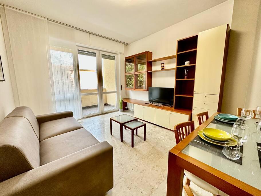 Low Cost Holiday An Business House And Free Park By Revenue House 코모 외부 사진