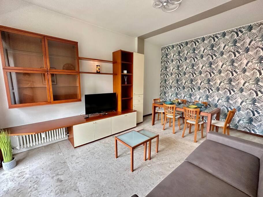 Low Cost Holiday An Business House And Free Park By Revenue House 코모 외부 사진